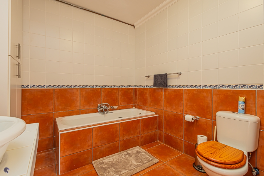 5 Bedroom Property for Sale in Waterfront Western Cape